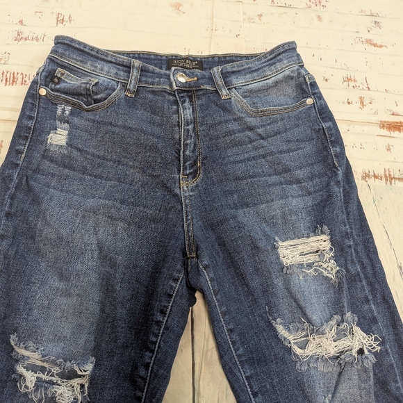 Judy Blue Boyfriend Fit Distressed Jeans - Picture 4 of 5